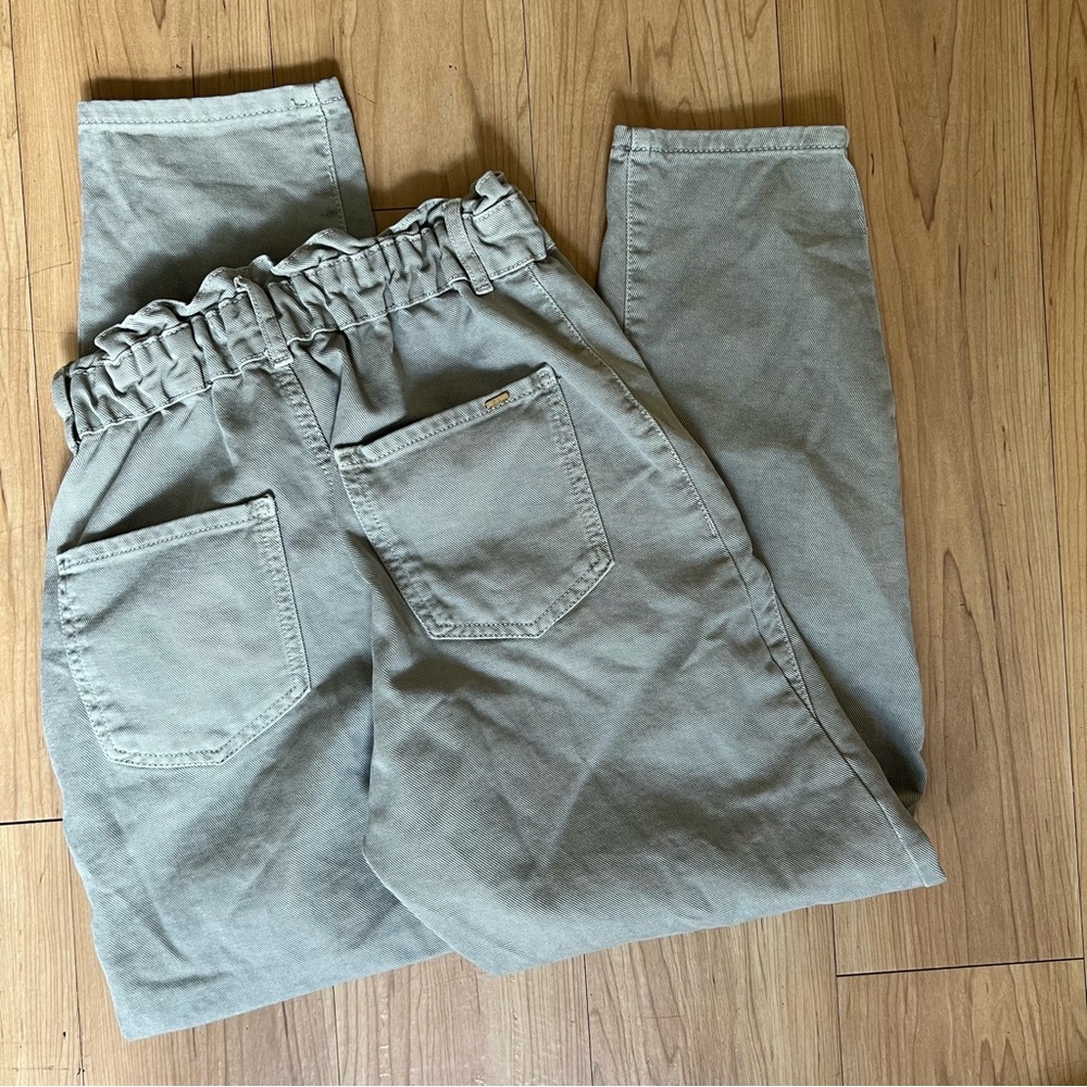SOLD🛑ZARA High Waisted Khaki "Paperbag"
Baggy Ankle Jeans Olive Green Sz 2 - Picture 9 of 12